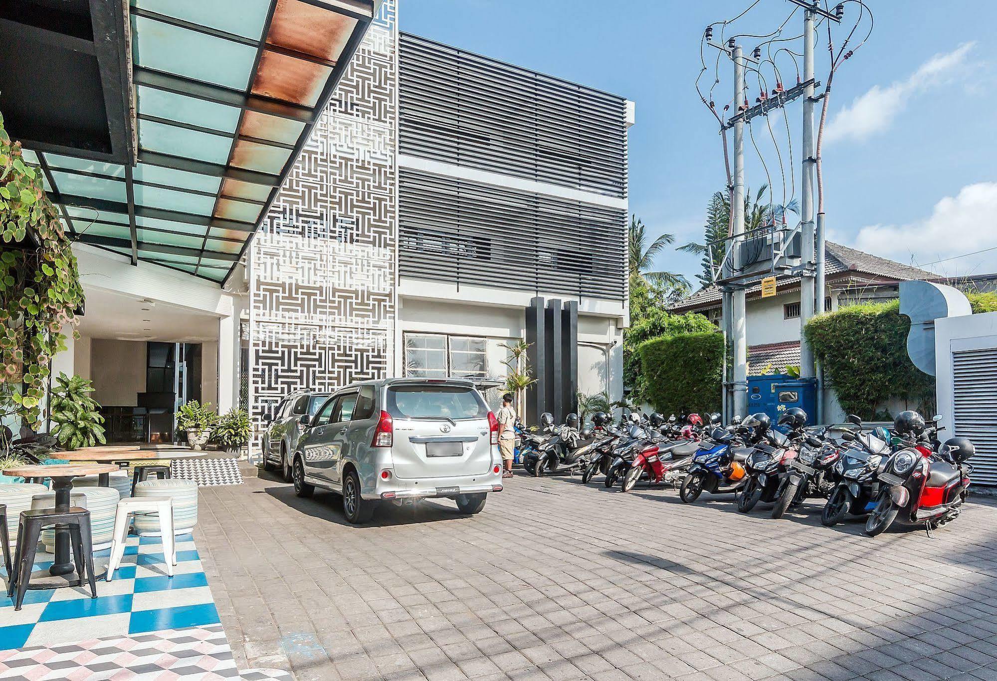 Zen Rooms Kuta Beach Poppies Lane Exteriör bild