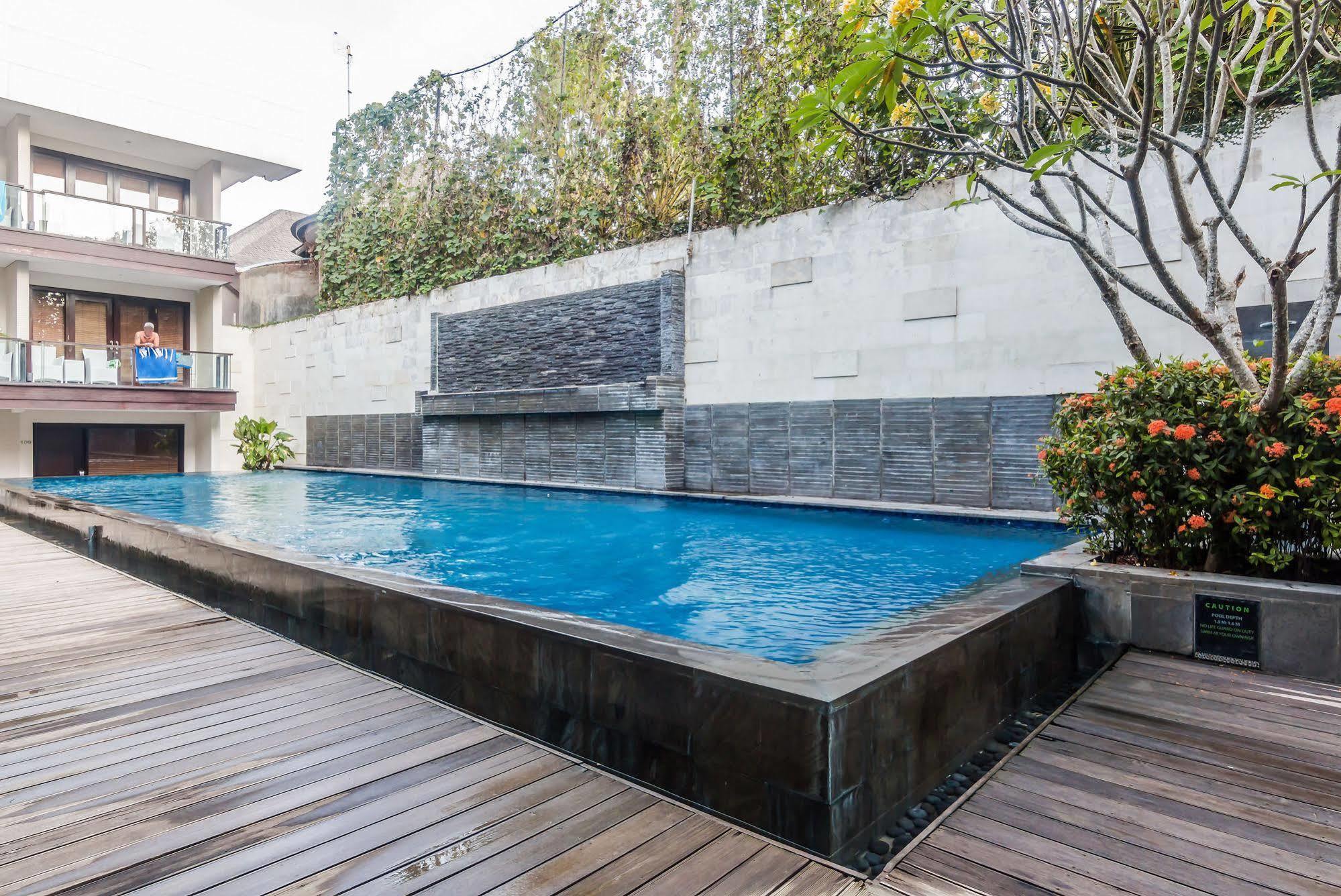 Zen Rooms Kuta Beach Poppies Lane Exteriör bild